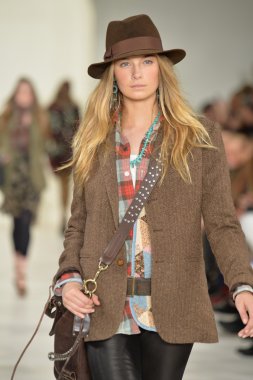 model, ralph lauren defile