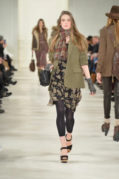 model, ralph lauren defile