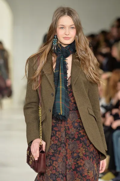 Model at the Ralph Lauren fashion show — Stock Photo, Image