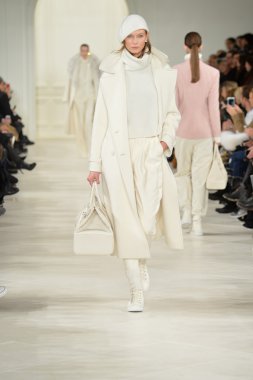 Karlie, kloss ralph lauren defile