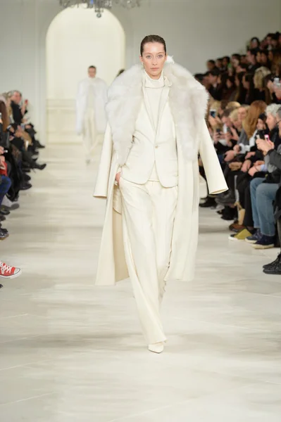 Model na pokazie mody Ralph Lauren — Zdjęcie stockowe