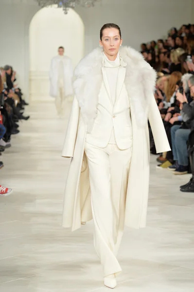 Modelo en Ralph Lauren desfile de moda — Foto de Stock