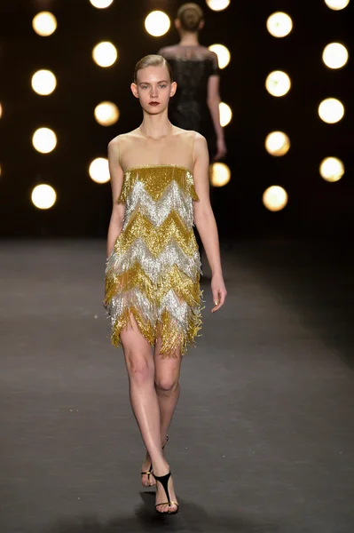 Model walks runway at Naeem Khan Collection — Stock Photo, Image