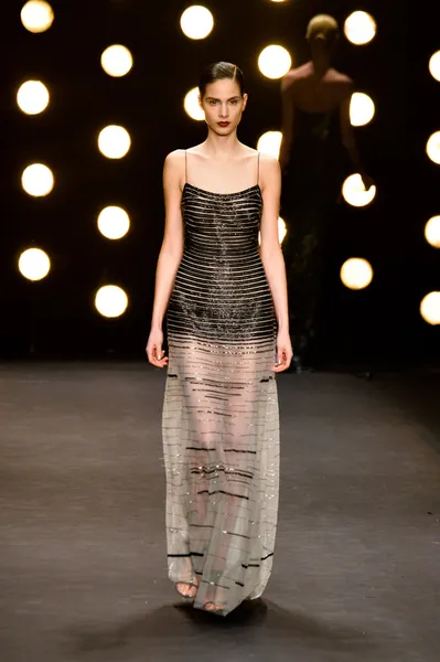 Model walks runway at Naeem Khan Fall — Stock Photo, Image