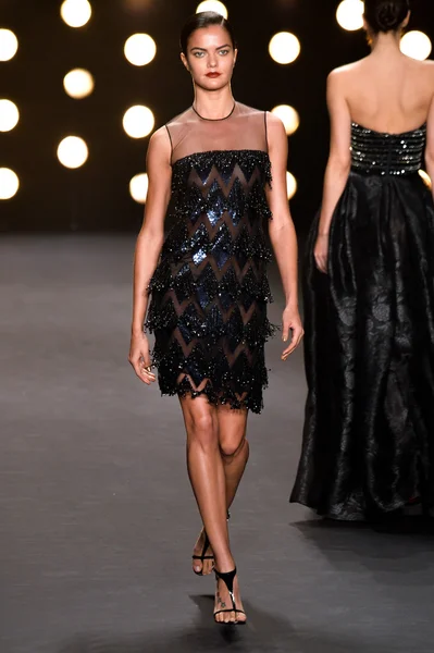 Model walks runway at Naeem Khan Fall — Stock Photo, Image