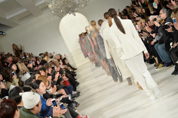 Modellen op ralph lauren modeshow — Stockfoto