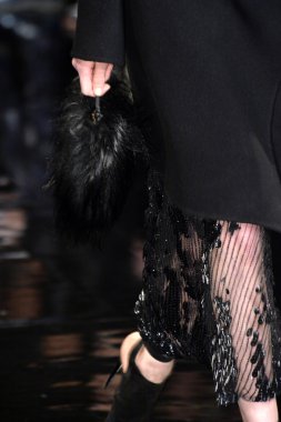 donna karan new york pist model yürür
