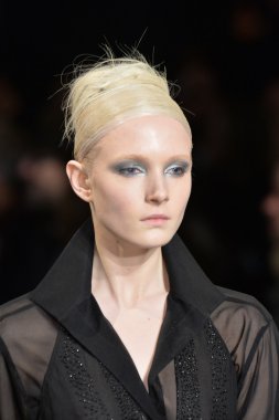 donna karan new york pist model yürür