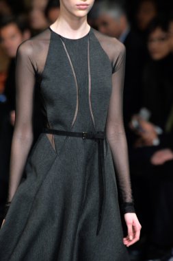 donna karan new york pist model yürür