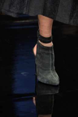 donna karan new york pist model yürür