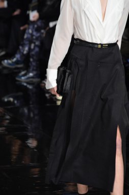 donna karan new york pist model yürür