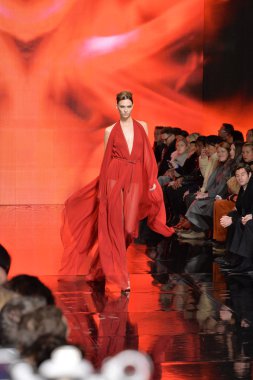 donna karan new York'taki Karlie kloss