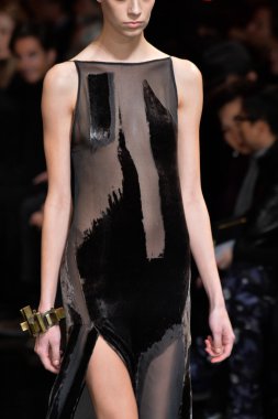 donna karan new york pist model yürür