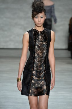 katya leonovich defile, model