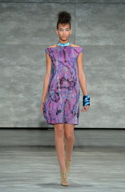 katya leonovich defile, model