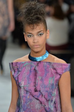 katya leonovich defile, model