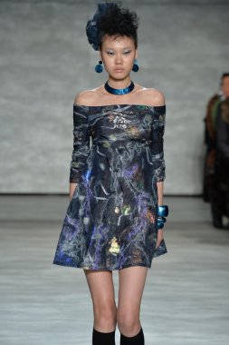 katya leonovich defile, model