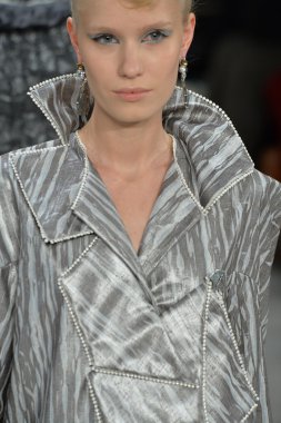 katya leonovich defile, model