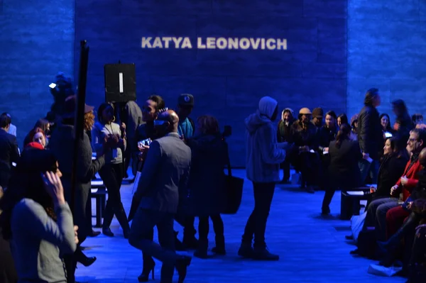 Vista general en Katya Leonovich desfile de moda — Foto de Stock