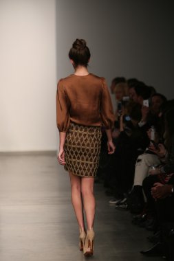 model naveda couture gösteri pist yürür