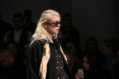 katty xiomara Show'da model