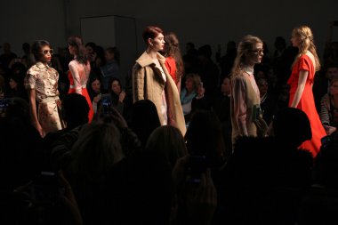 katty xiomara Show'da model