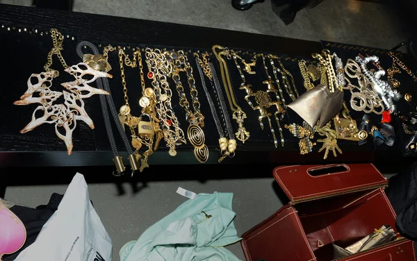 Assorted jewellery backstage at Leka show — Stock Photo, Image