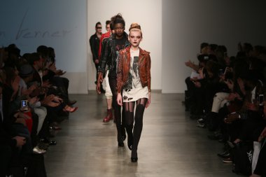 modelleri de Hıristiyan benner göstermek yürür