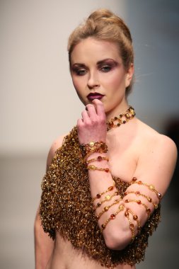 model yürür pist gail şovu olacak.