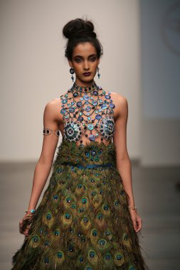 model yürür pist gail şovu olacak.