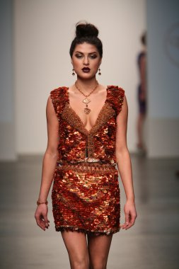 model yürür pist gail şovu olacak.