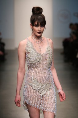 model yürür pist gail şovu olacak.