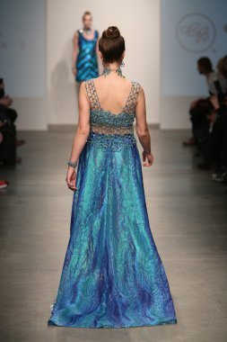 model yürür pist gail şovu olacak.