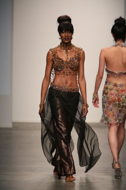 model yürür pist gail şovu olacak.