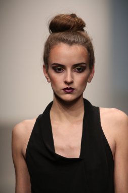 Rıza Manalo yas Show'da model