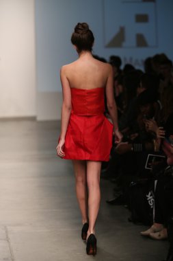 Rıza Manalo yas Show'da model