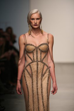 dany tabet gösteri pist model yürür