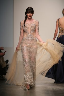 dany tabet gösteri pist model yürür