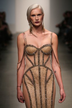 dany tabet gösteri pist model yürür