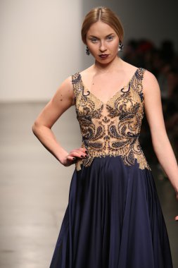 dany tabet gösteri pist model yürür