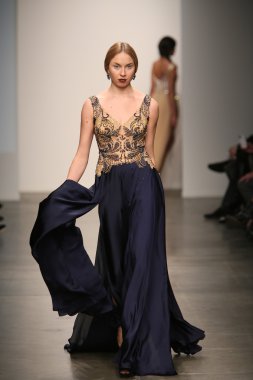 dany tabet gösteri pist model yürür