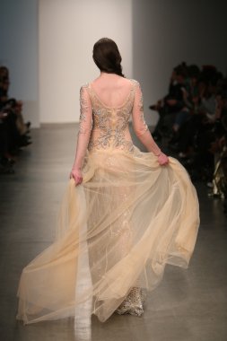 dany tabet gösteri pist model yürür