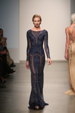 dany tabet gösteri pist model yürür