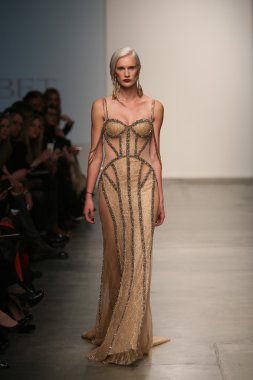 dany tabet gösteri pist model yürür