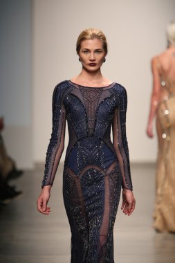 dany tabet gösteri pist model yürür