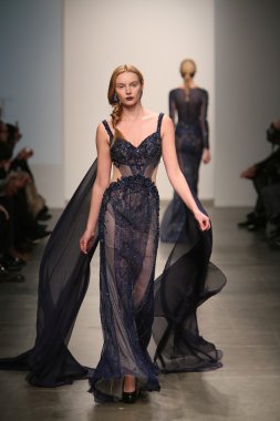 dany tabet gösteri pist model yürür