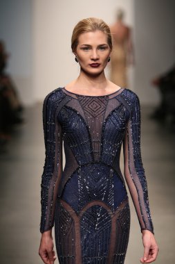 dany tabet gösteri pist model yürür