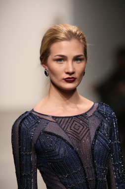 dany tabet gösteri pist model yürür