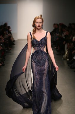 dany tabet gösteri pist model yürür