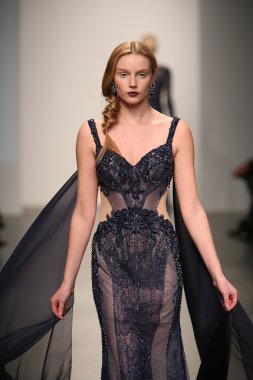 dany tabet gösteri pist model yürür